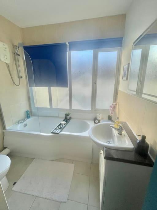 Coastline Retreats - Stunning Sea View Apartment, Netflix Bournemouth Exterior photo